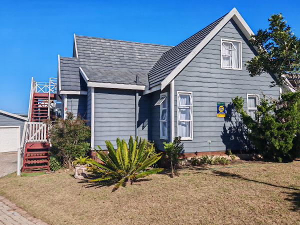 Savannah Sun Holiday Home - Savannah Sun is a spacious holiday home near Mossel Bay, ideal for families and groups seeking a relaxing Garden Route holiday near the beach.