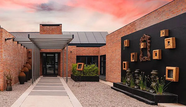 Seebederfie Guesthouse - Nestled along South Africa’s scenic Garden Route, Seebederfie is a 4-star bed and breakfast offering luxury, tranquility, and breathtaking ocean views from every room, ensuring a truly relaxing coastal escape.